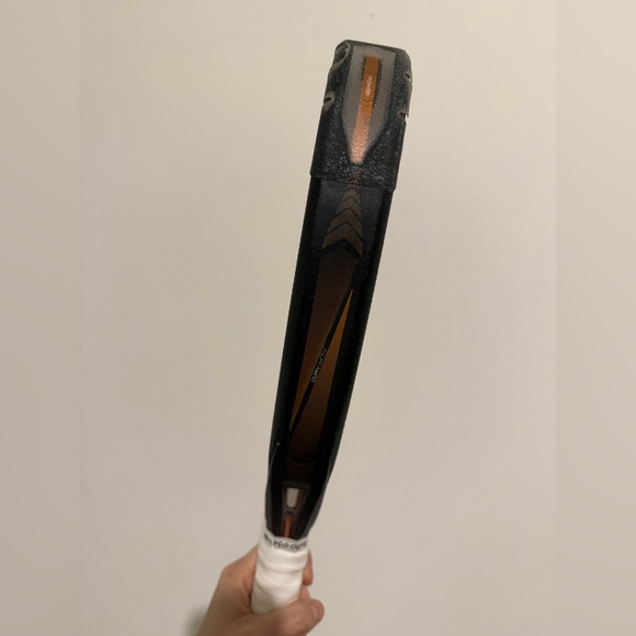 Bullpadel Vertex 04 Padel Racket - Picture 13 of 15